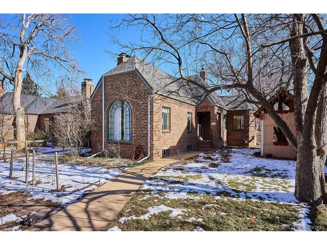Photo of 2222 Locust St
