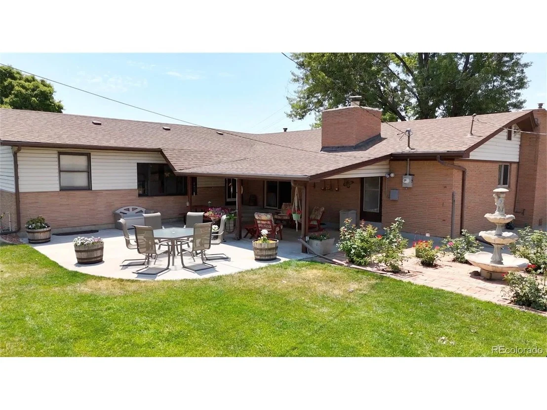 Photo of 1469 Douglas Dr