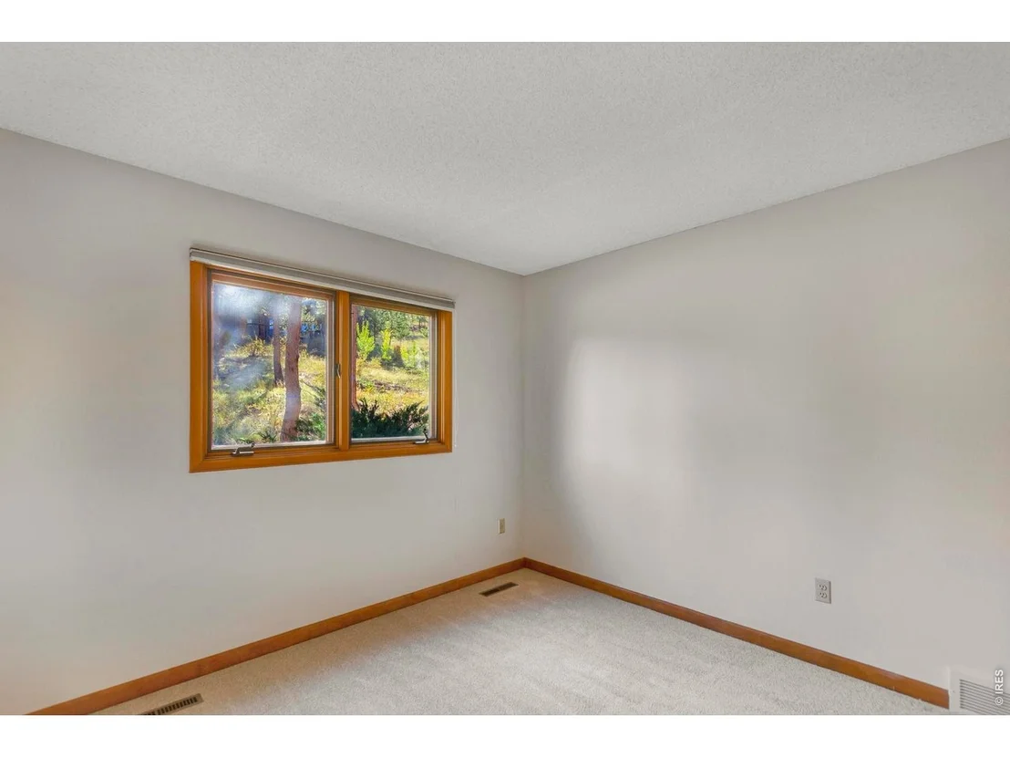 Photo of 1996 Uplands Cir