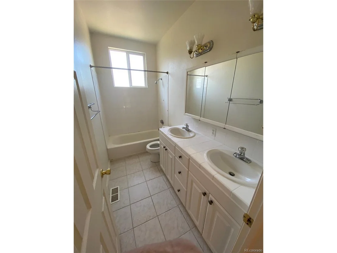Photo of 18748 E Linvale Cir
