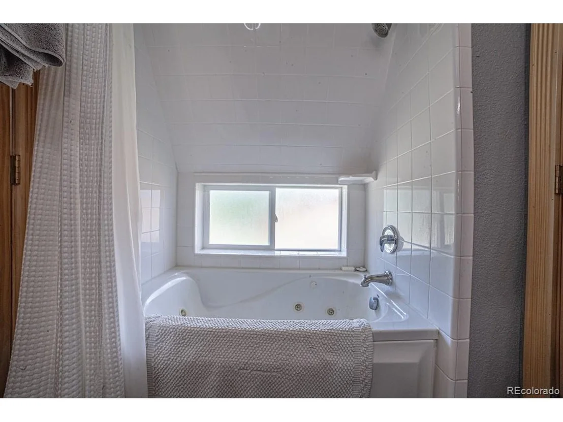 Photo of 8561 London Lane