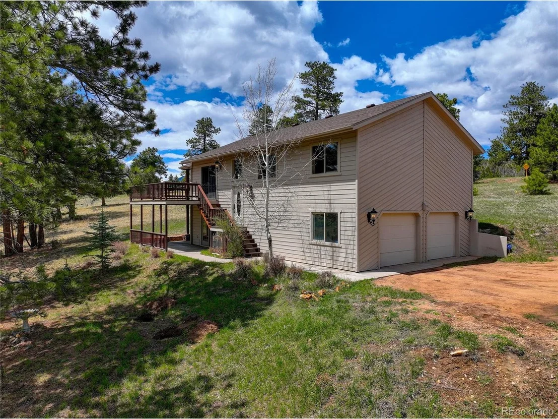 Photo of 924 Bluebird Dr