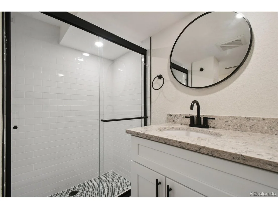 Photo of 605 W Easter Pl
