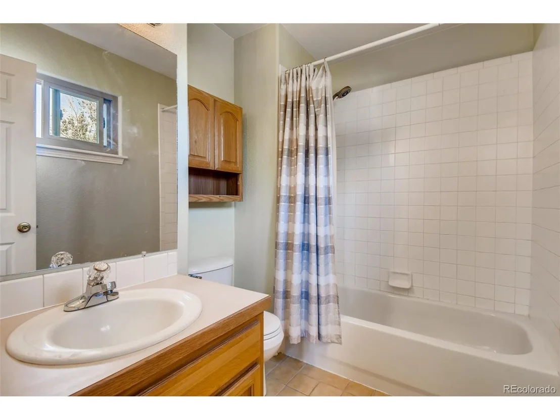 Photo of 525 Hawthorn Cir