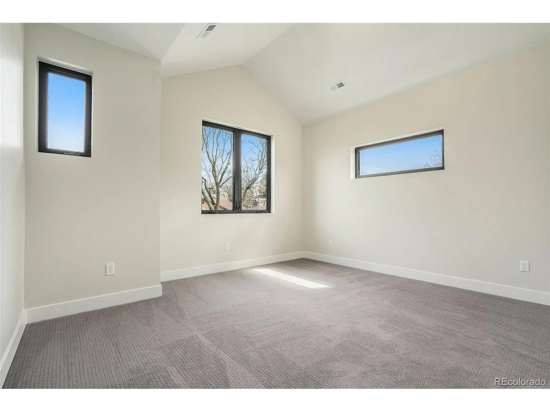 Photo of 1165 Locust St