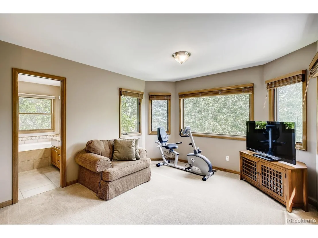 Photo of 2000 Emerald Dr