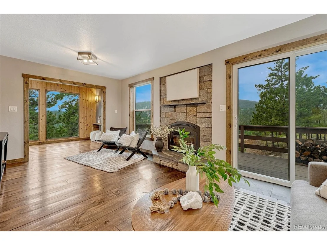 Photo of 19 E Pine Dr
