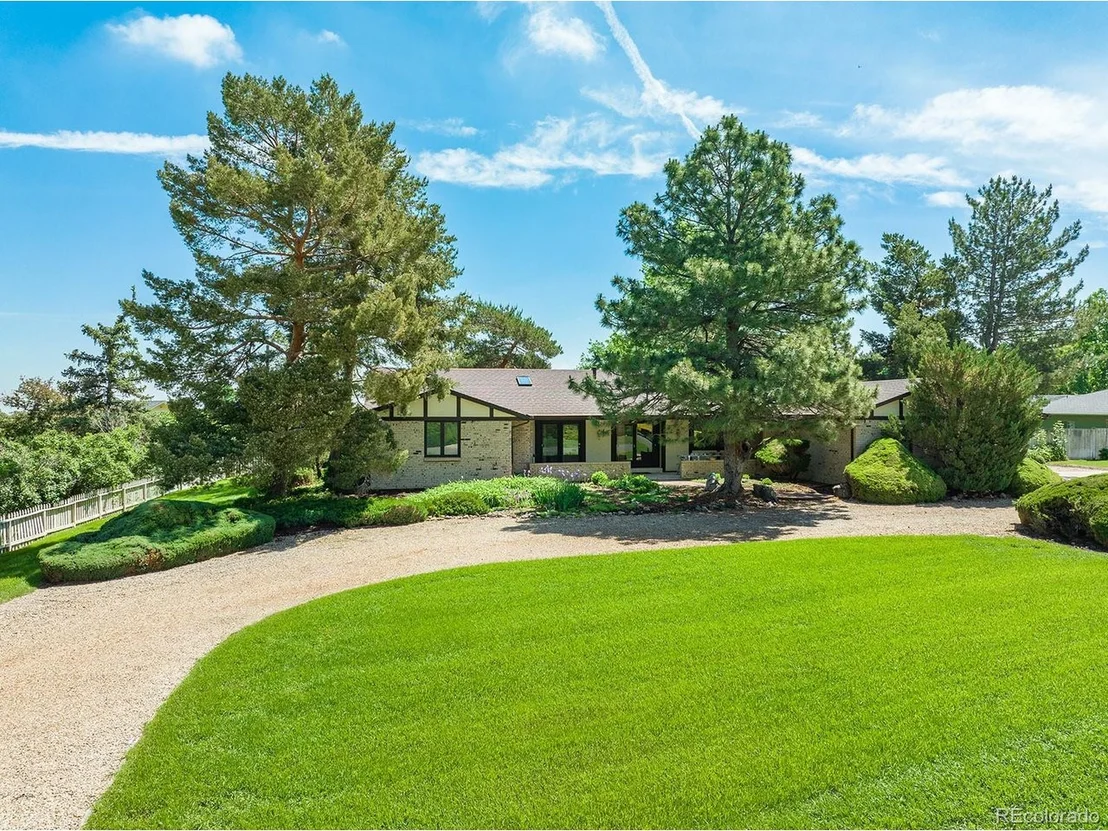 Photo of 2240 Champlain Dr