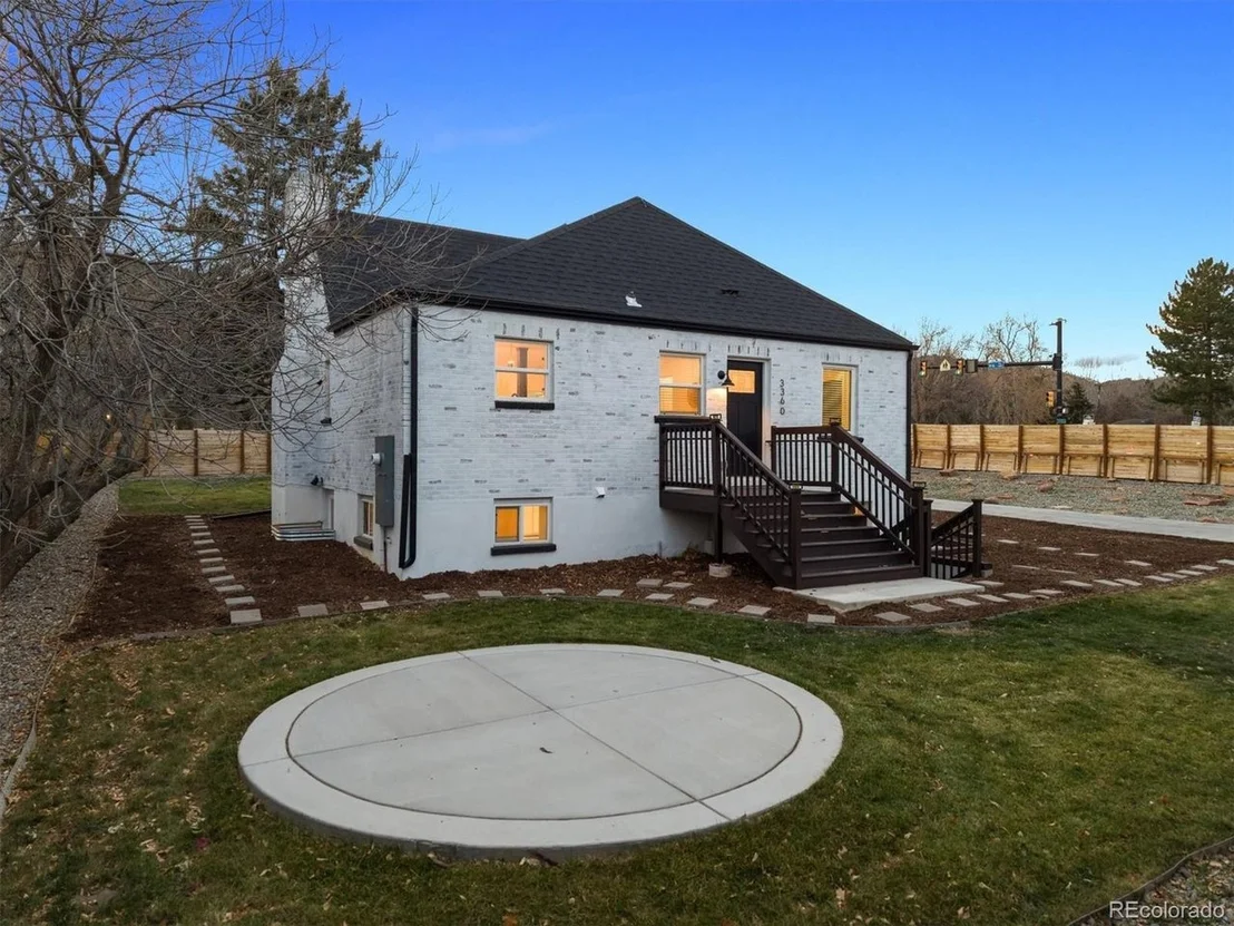 Photo of 3360 Broadway St