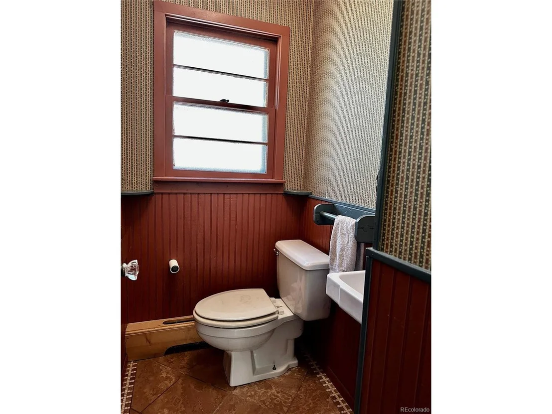 Photo of 708 Mountain View Dr