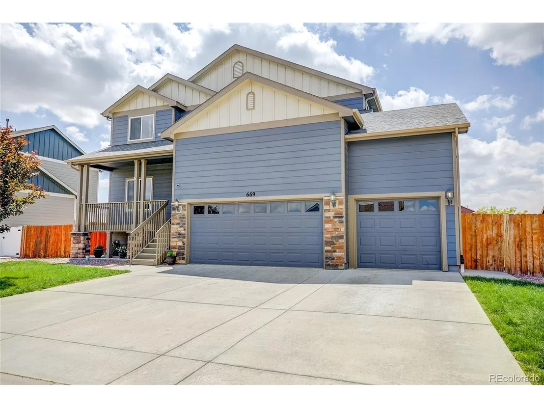 Photo of 669 N 16th Way