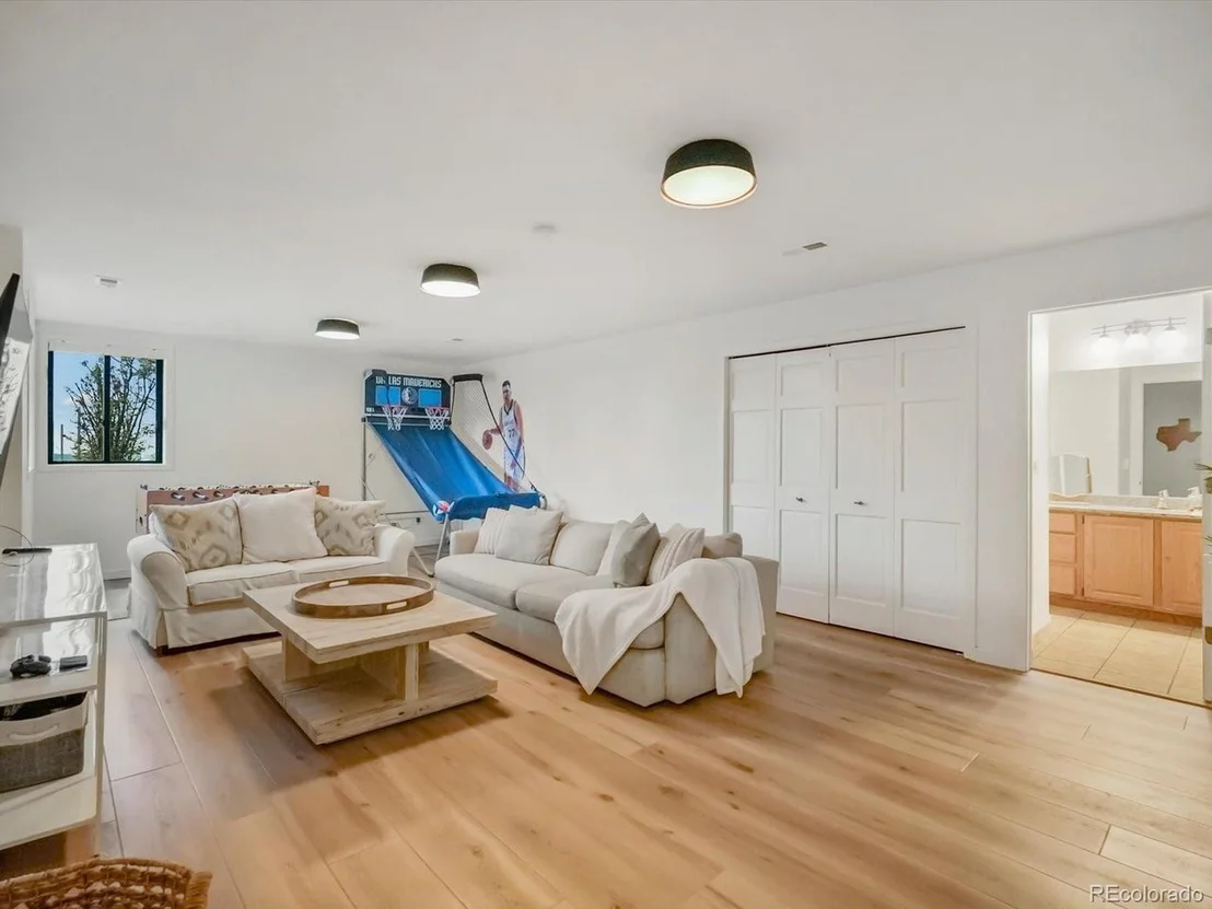 Photo of 2395 Pine Tree Ln