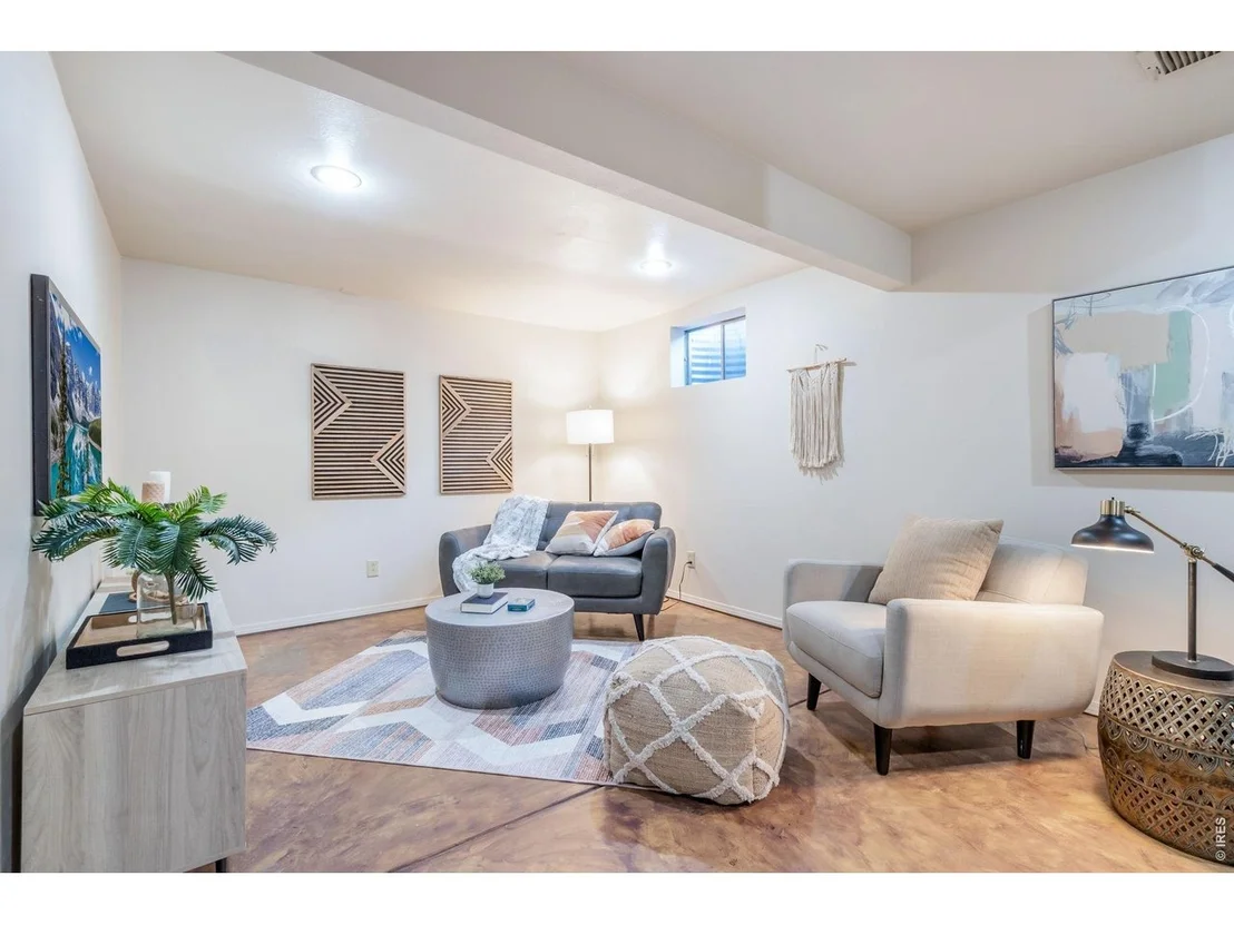 Photo of 1324 Sioux Blvd