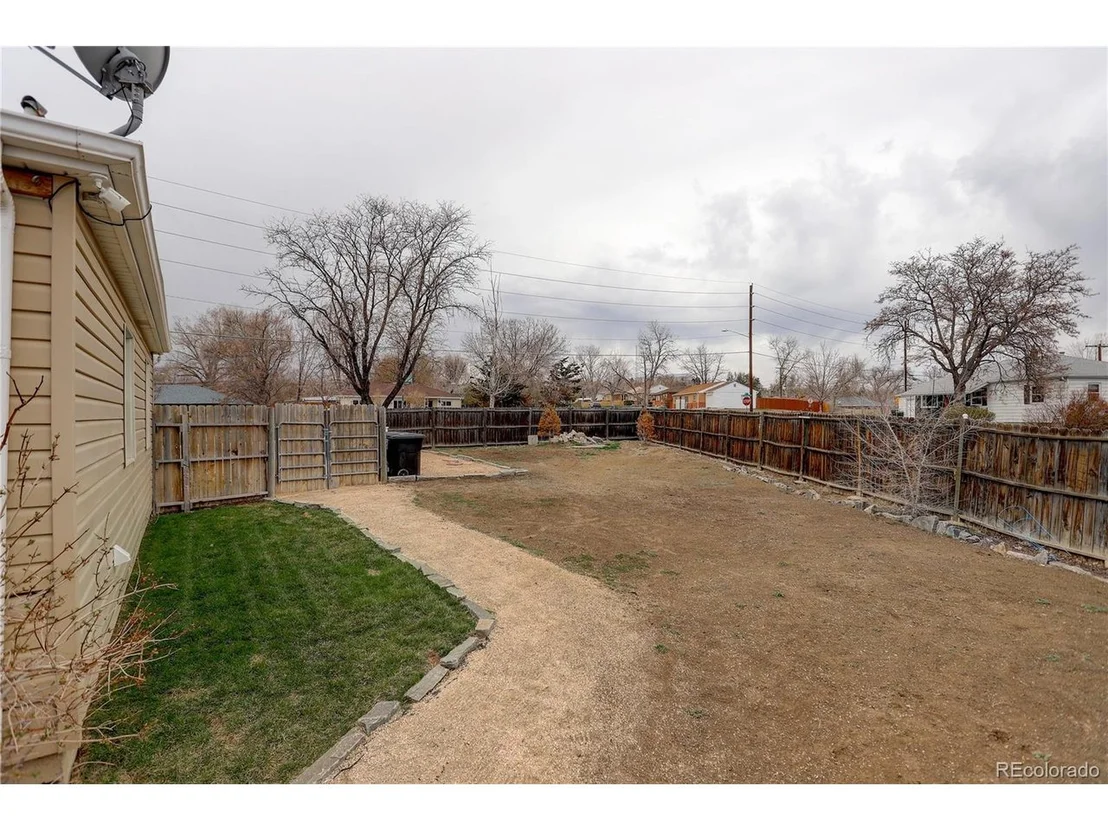 Photo of 9490 Russell Way