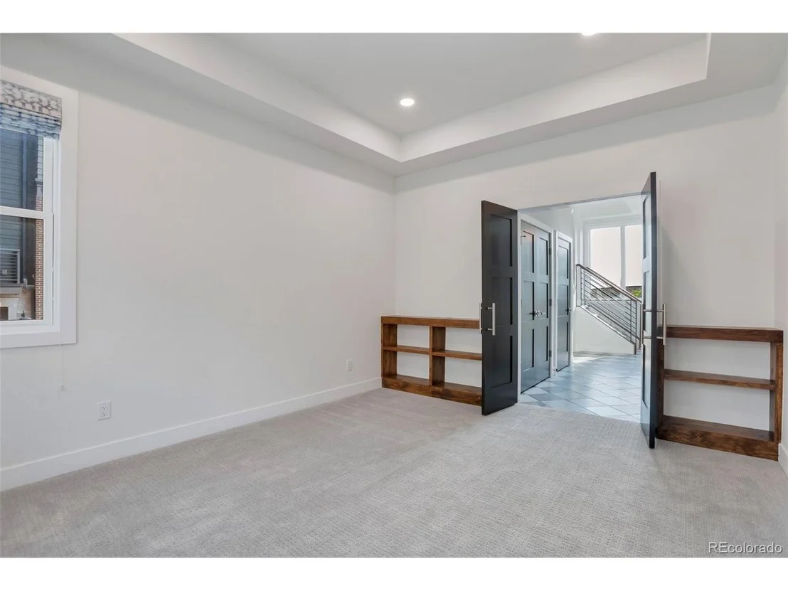 Photo of 410 Superior Dr