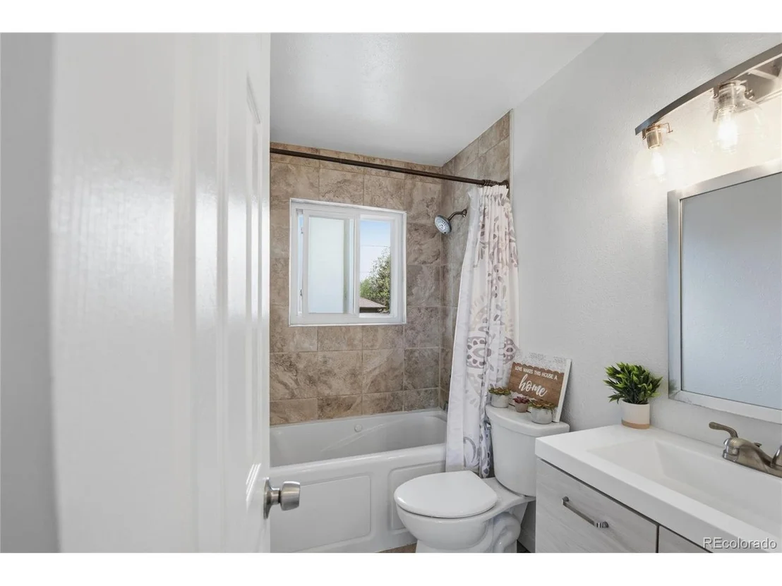 Photo of 580 W 79th Pl