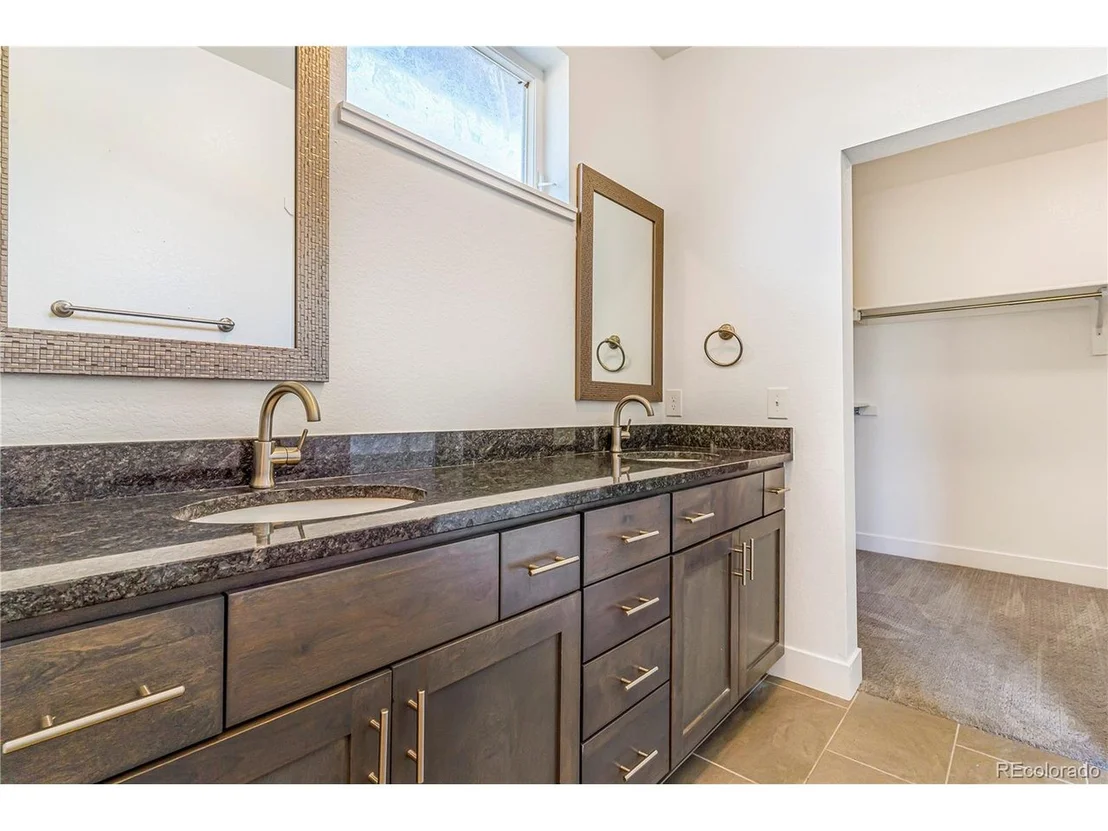 Photo of 497 Valley Way