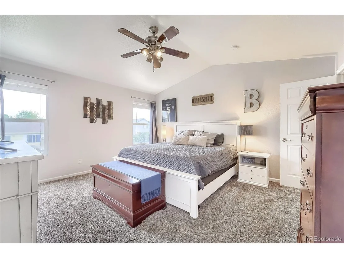 Photo of 7233 Foothill St