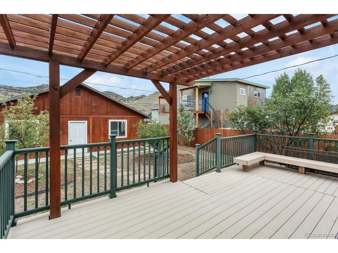 Photo of 734 W 2nd St