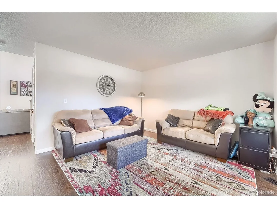 Photo of 7233 Foothill St