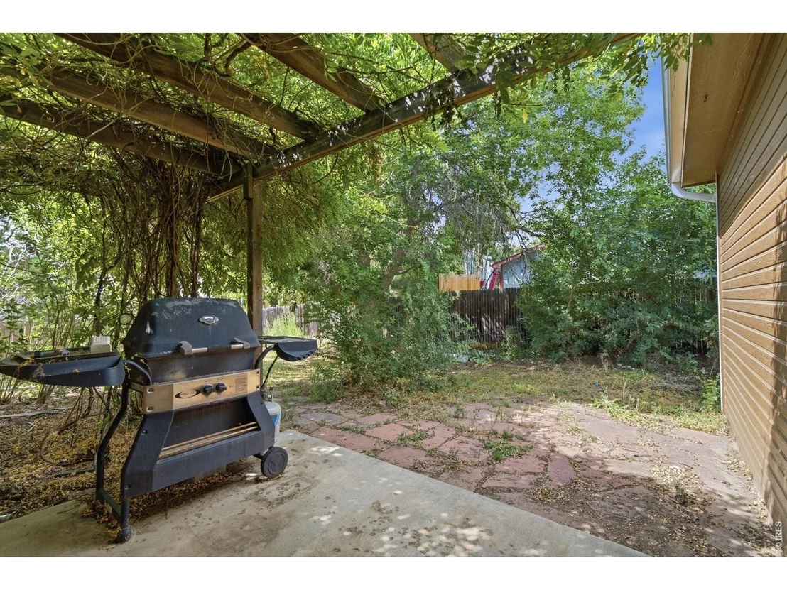 Photo of 347 Walnut Dr