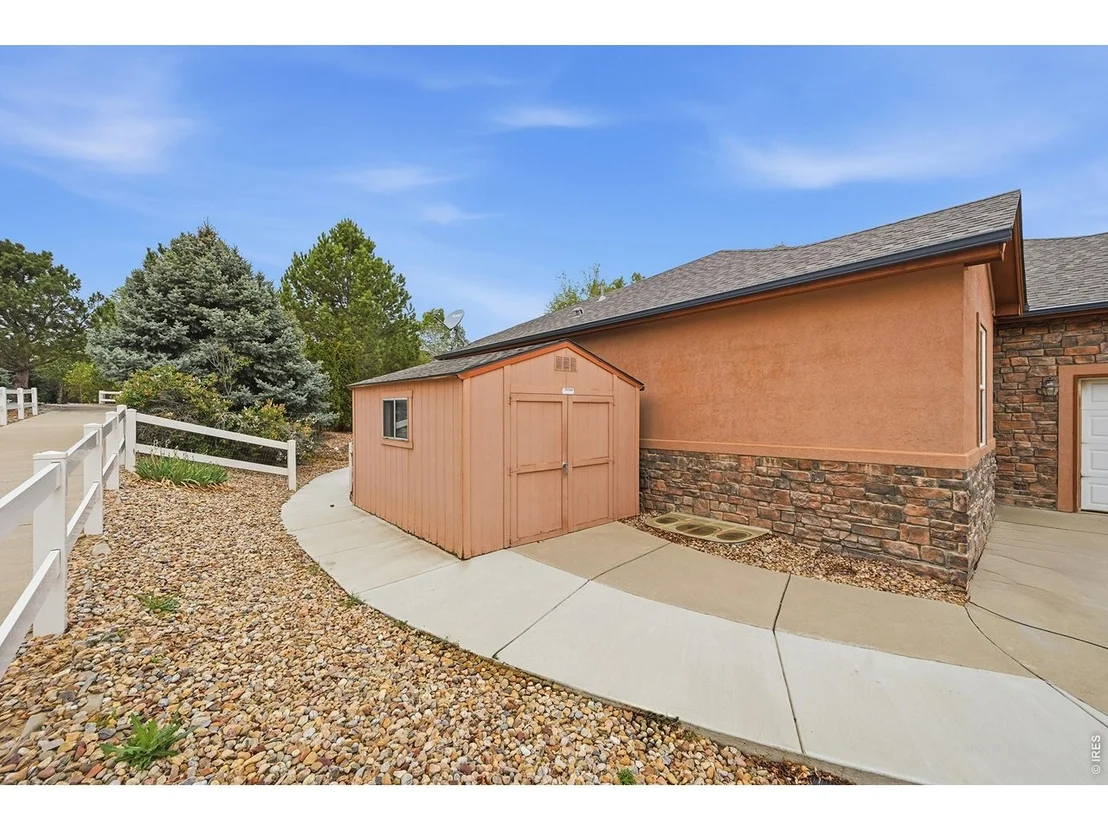 Photo of 6937 Saddleback Ave