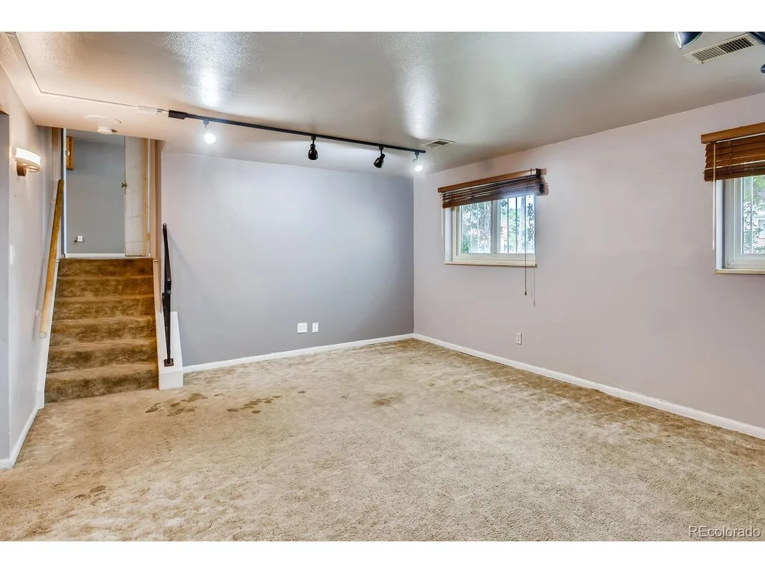 Photo of 7157 Jay St