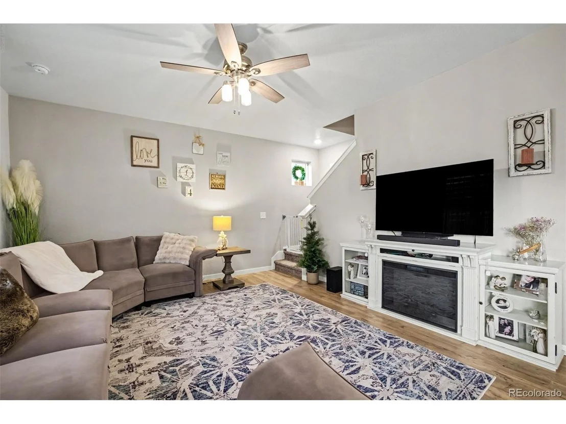 Photo of 1244 Lily Mountain Rd