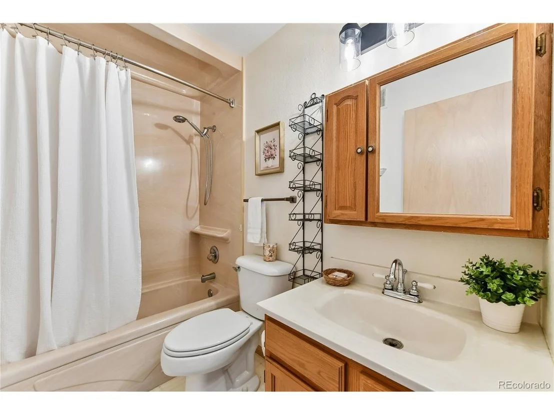 Photo of 100 Flora Ct