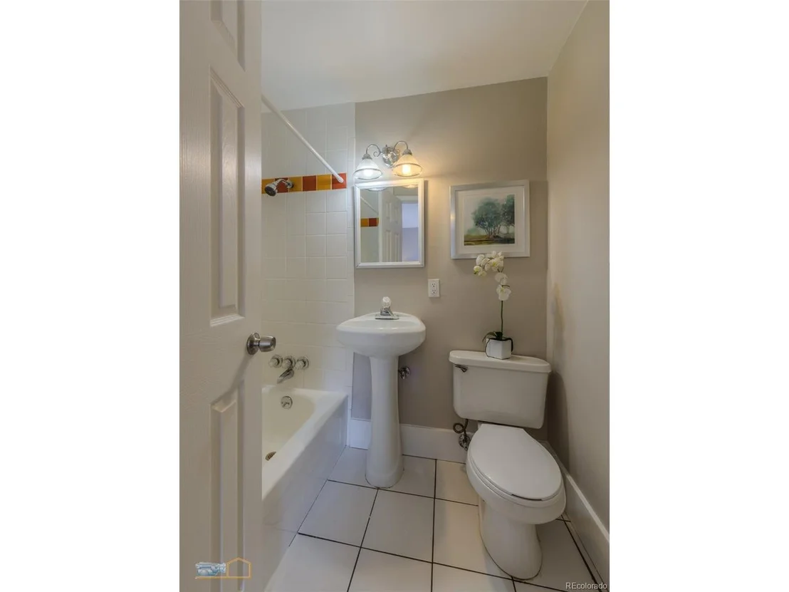 Photo of 3250 Euclid Ave