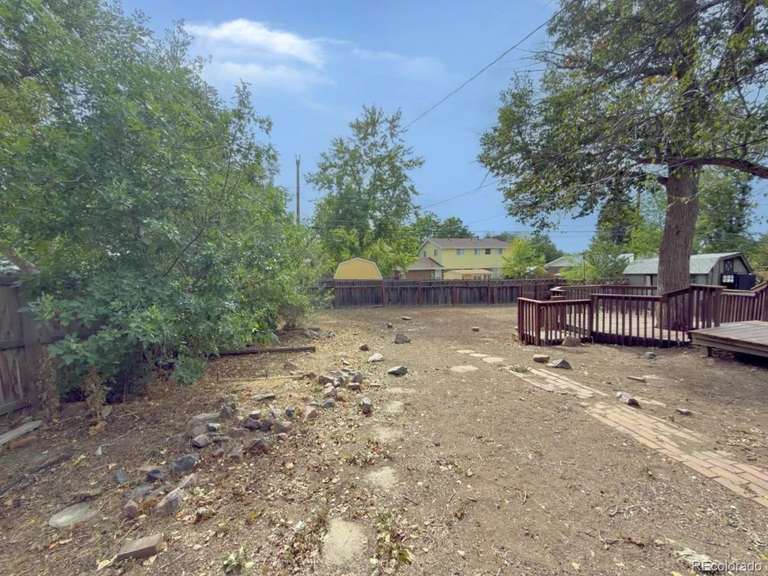 Photo of 562 W Easter Ave
