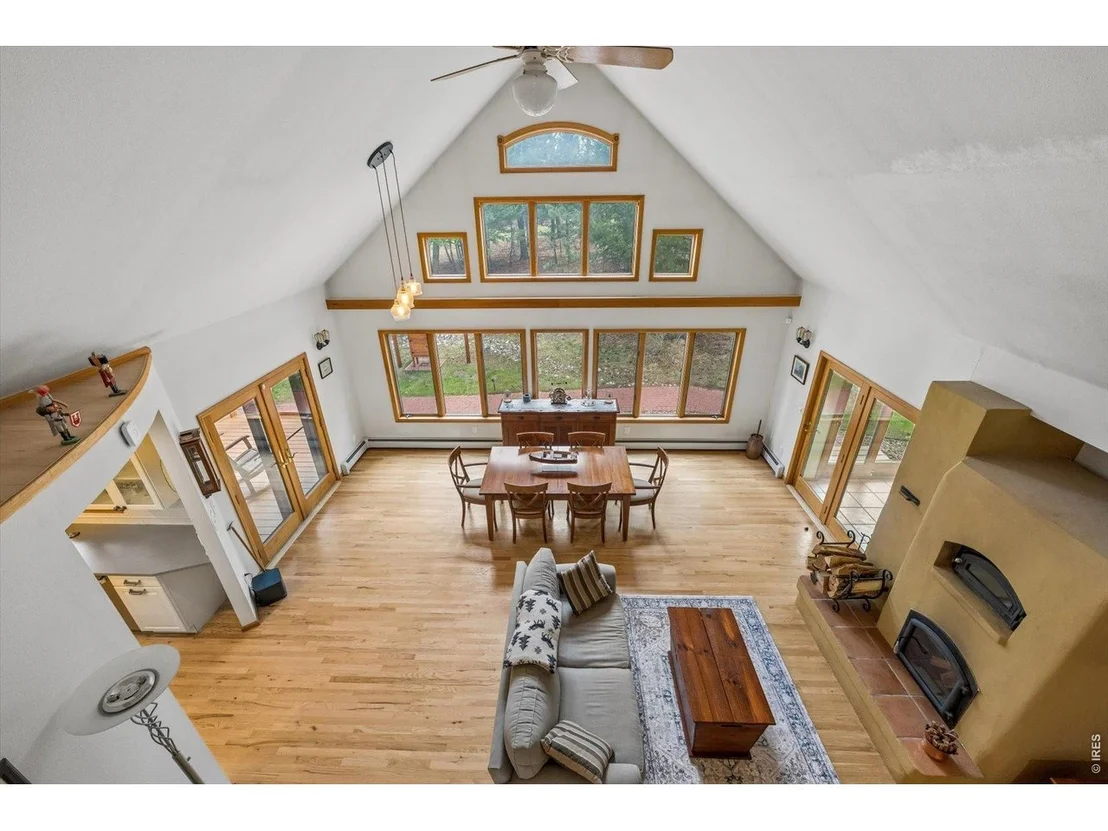 Photo of 733 Lakeshore Dr