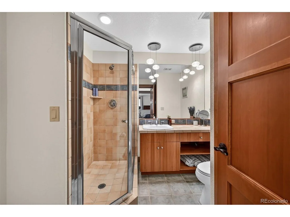 Photo of 528 W Meadow Rd
