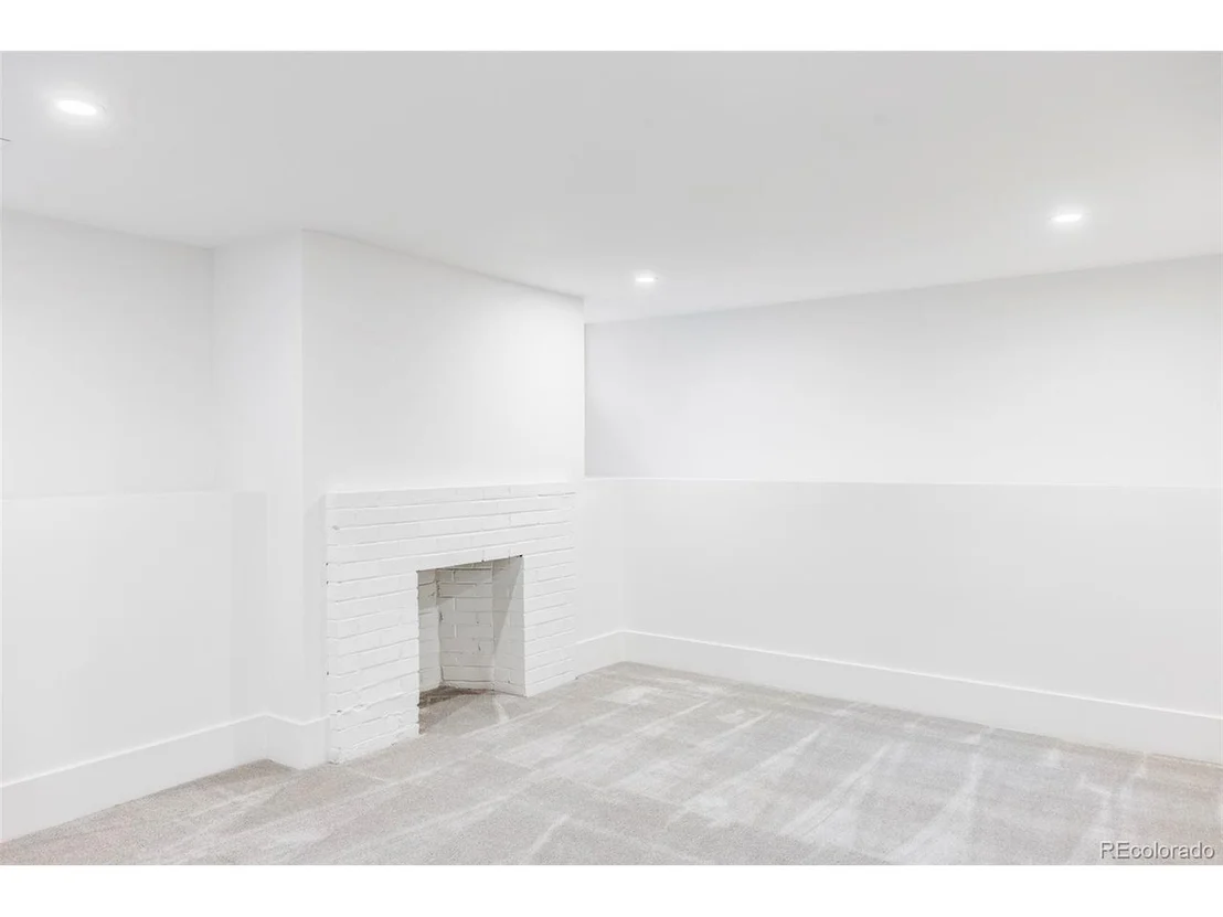 Photo of 3335 W Clyde Pl