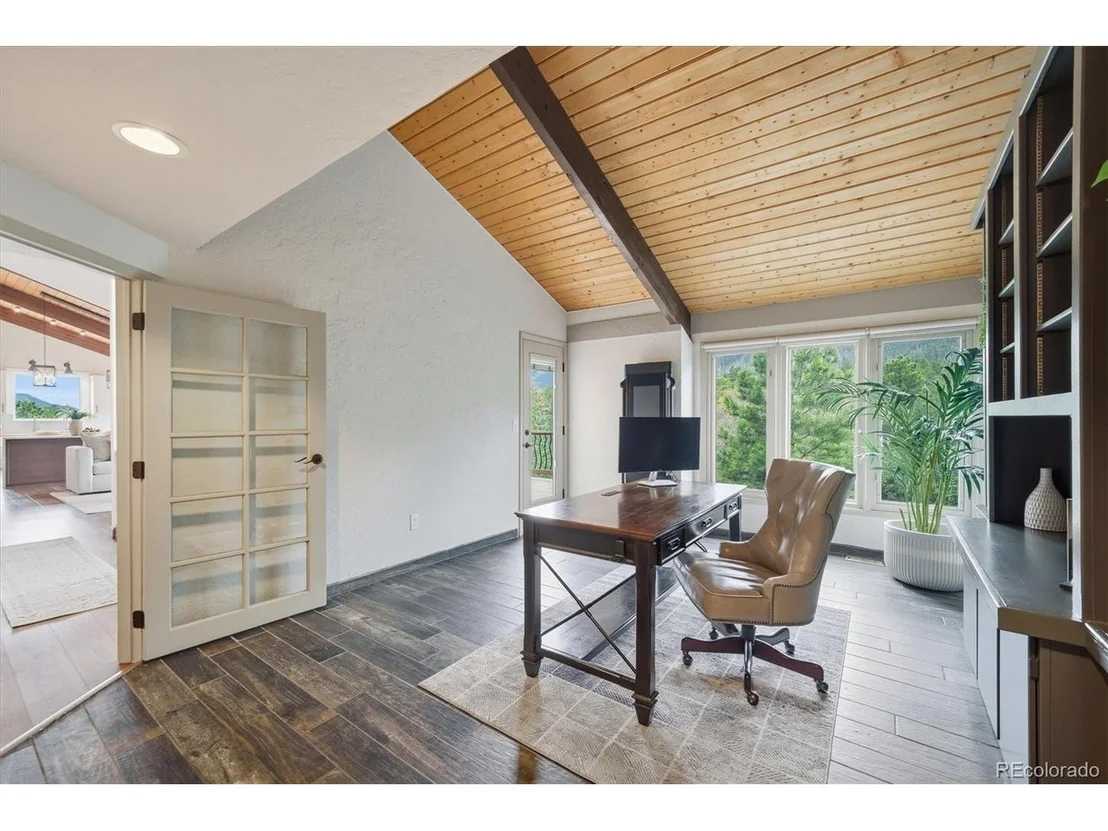 Photo of 6195 Apache Dr