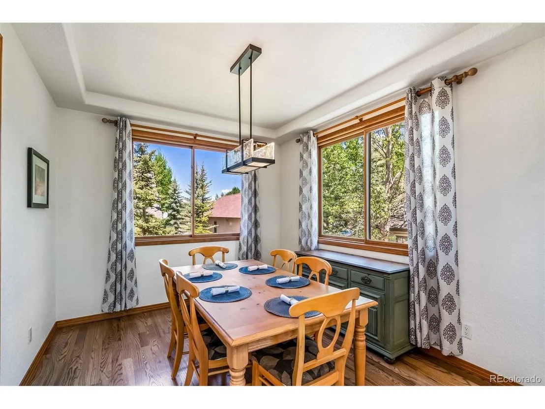 Photo of 1528 Legend Lake Cir