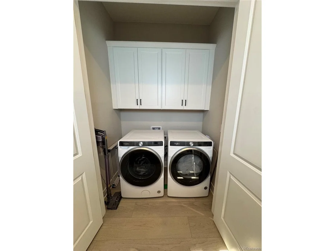 Photo of 958 Superior Dr