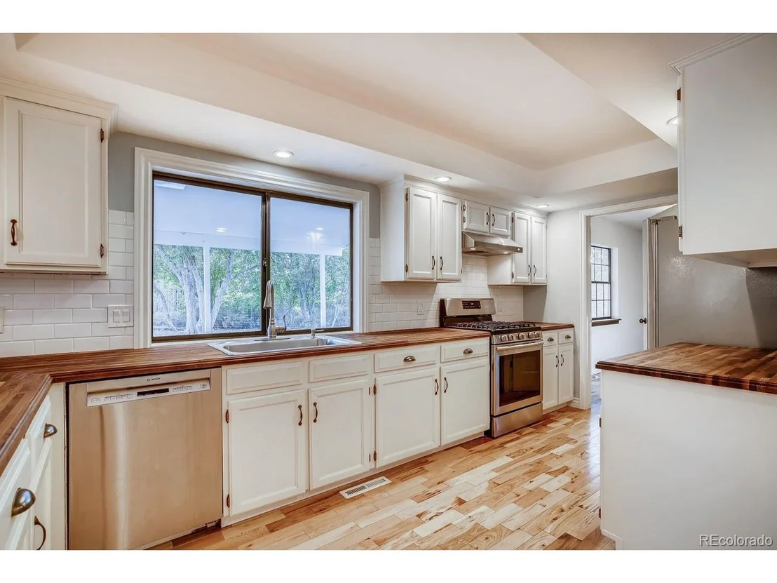 Photo of 8691 Iris St