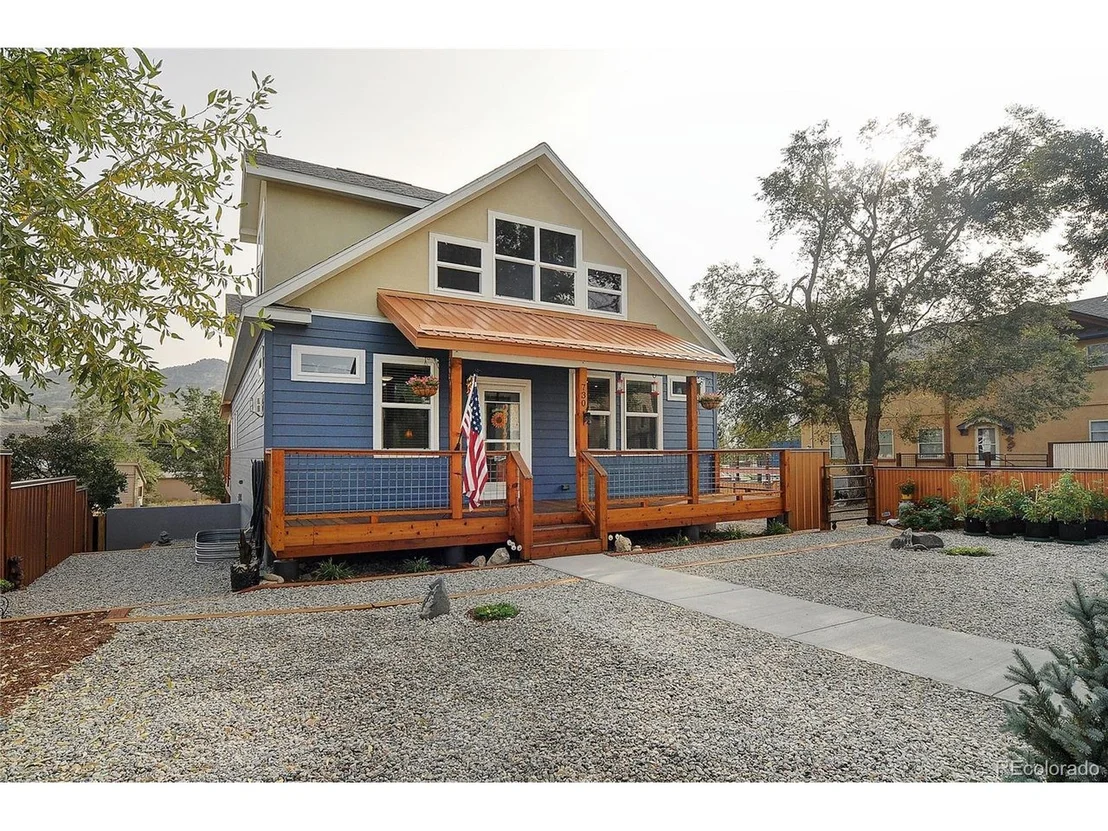 Photo of 730 W 3rd St