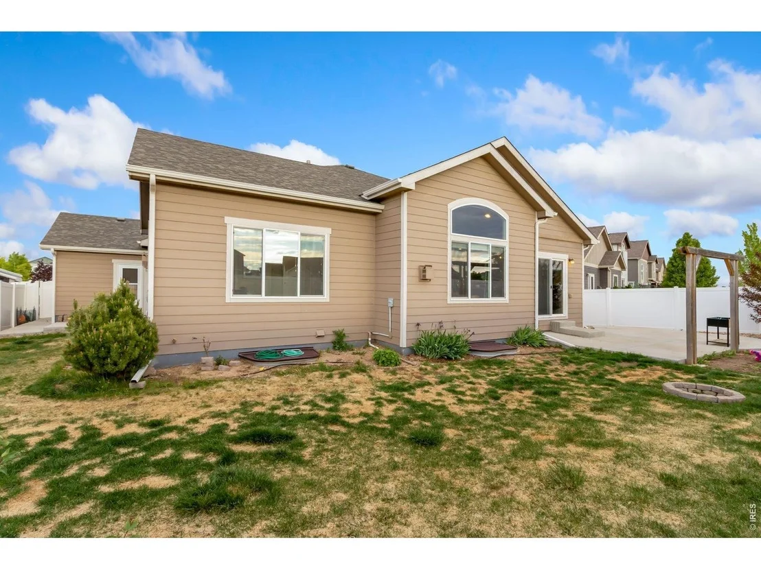 Photo of 885 Shirttail Peak Dr