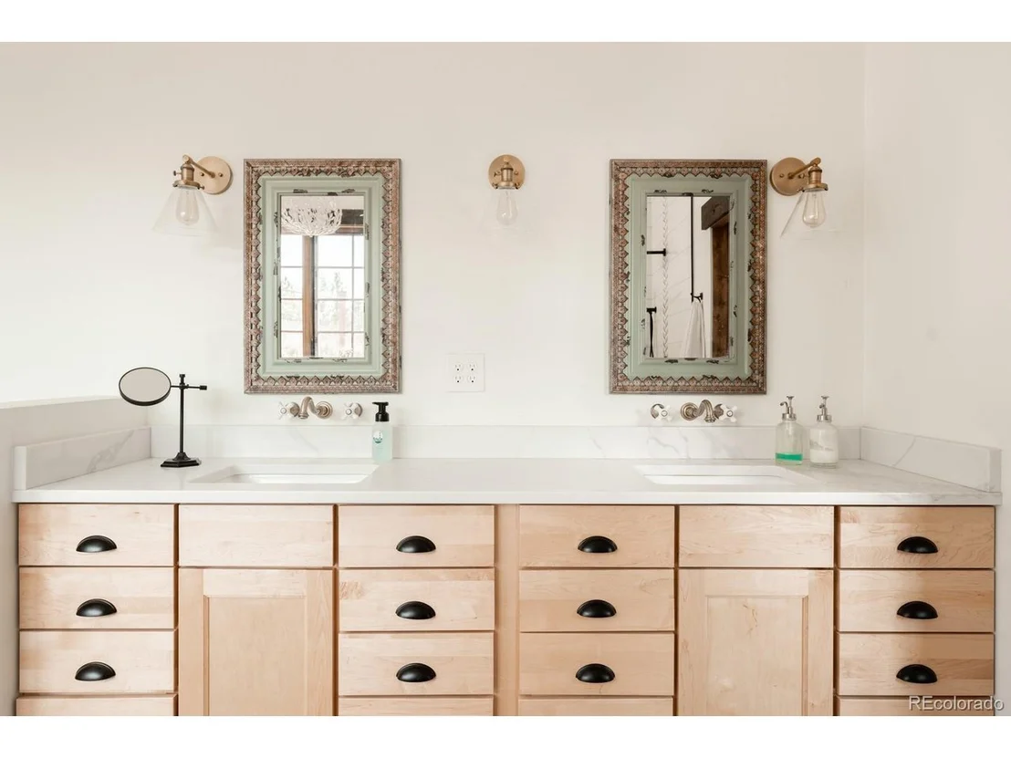 Photo of 800 Blue Mountain Trl