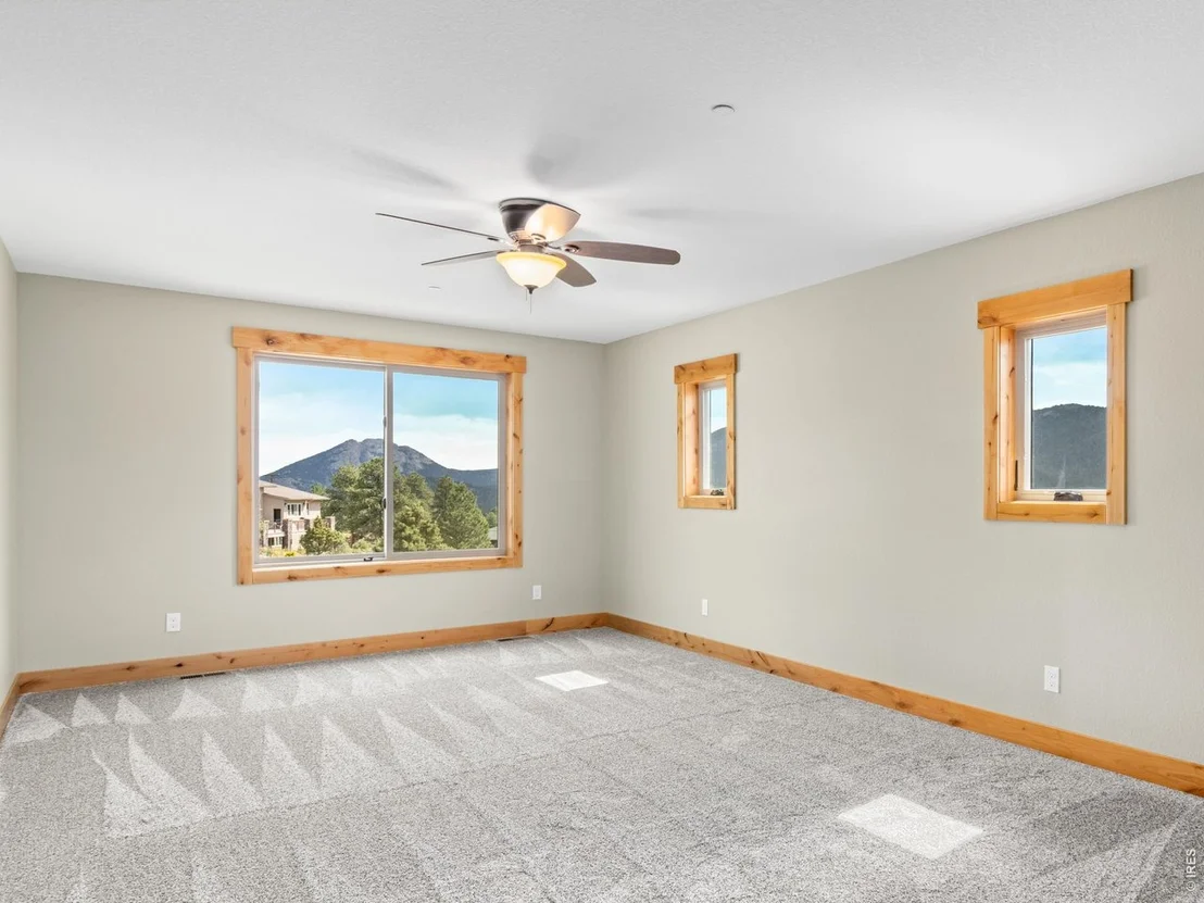 Photo of 659 Peak View Dr
