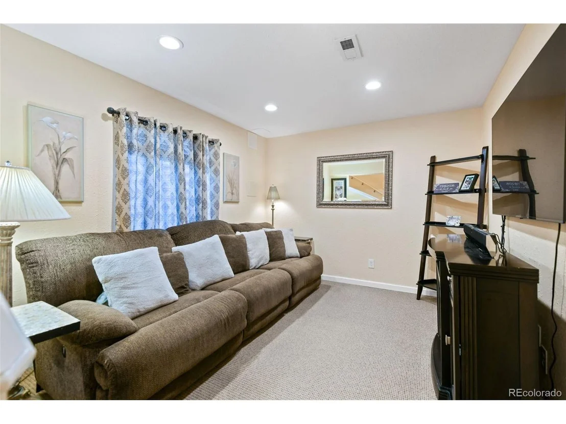 Photo of 10041 Dillon Cir