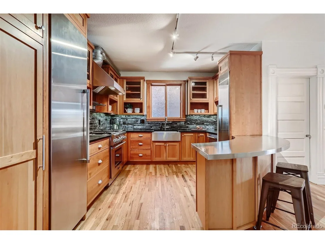 Photo of 3345 Bryant St