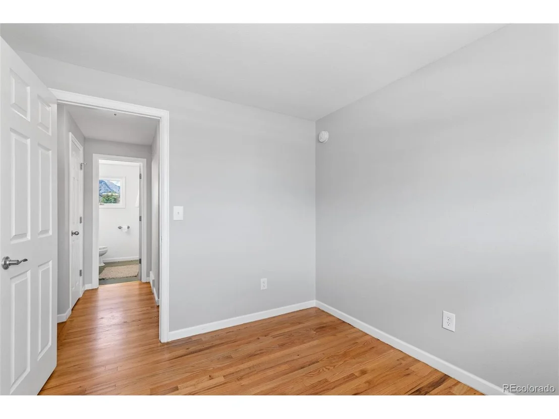 Photo of 335 Manhattan Dr
