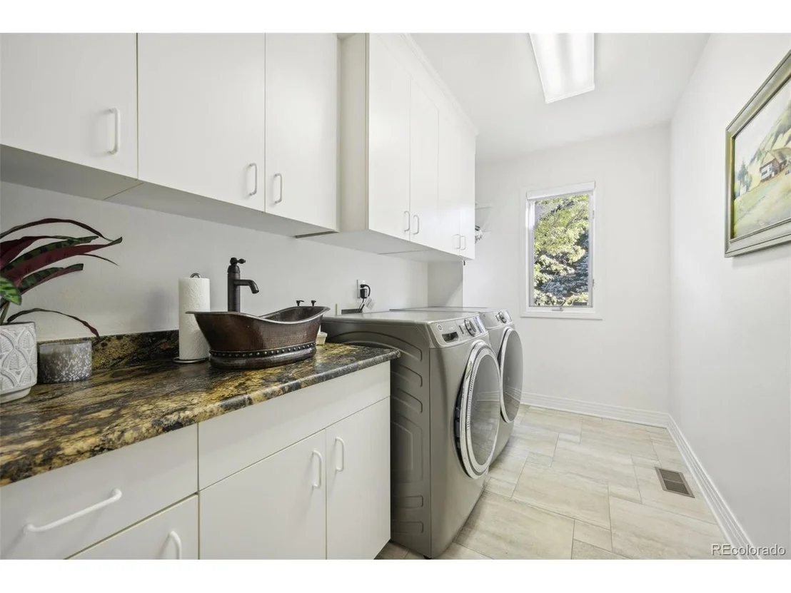 Photo of 8521 Colonial Dr