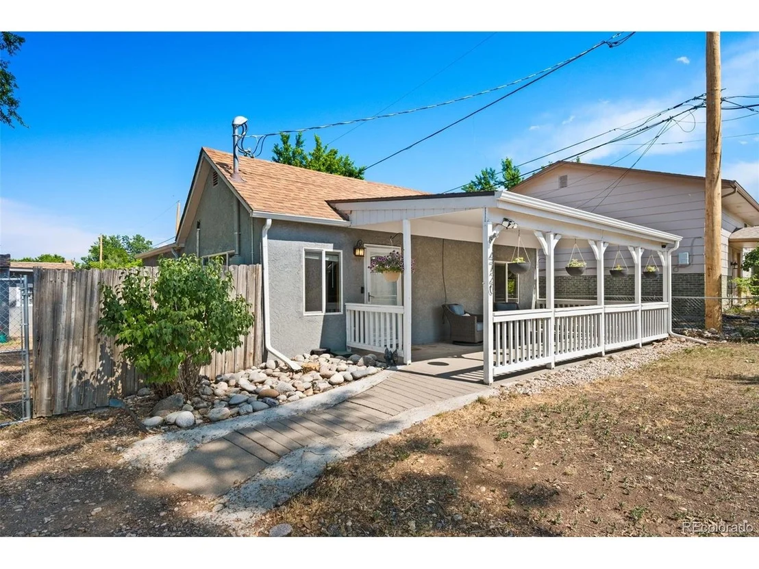 Photo of 4720 Robb St