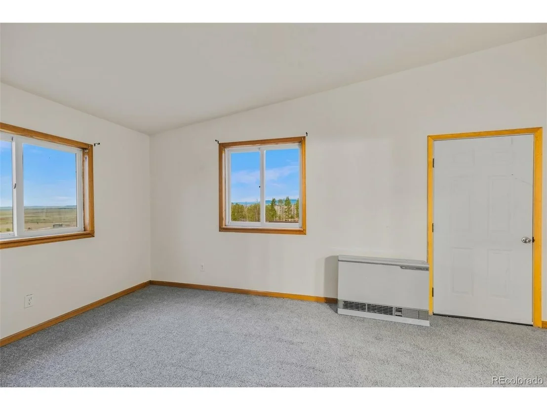 Photo of 395 Georgia Dr
