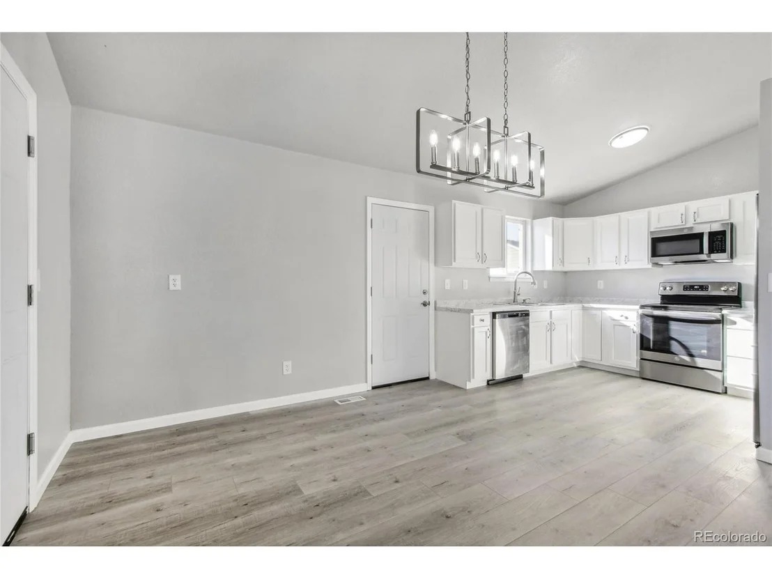 Photo of 110 Calabria Dr