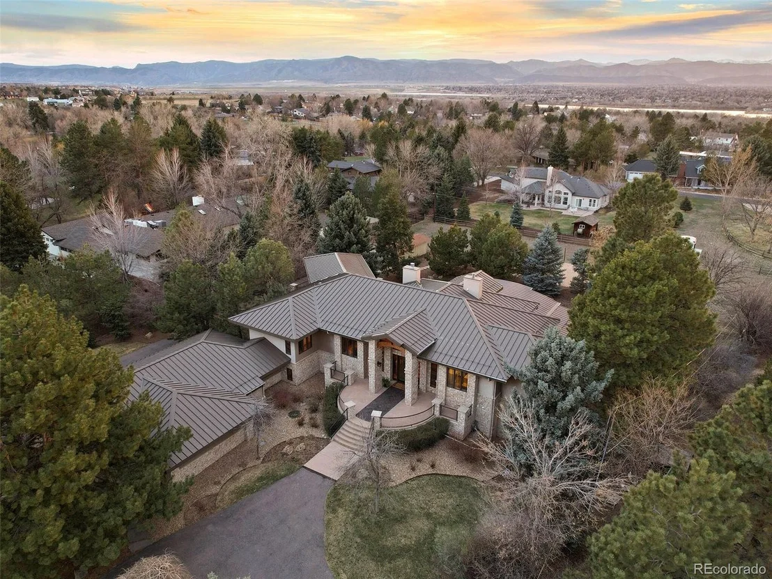 Photo of 680 Front Range Rd